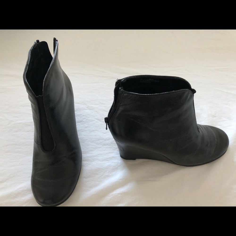 Black aerosoles booties